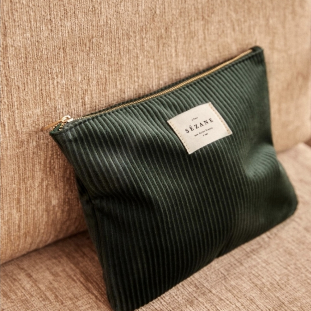 Sezane makeup pouch in green